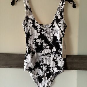 NWTY- ribbed women’s body suit